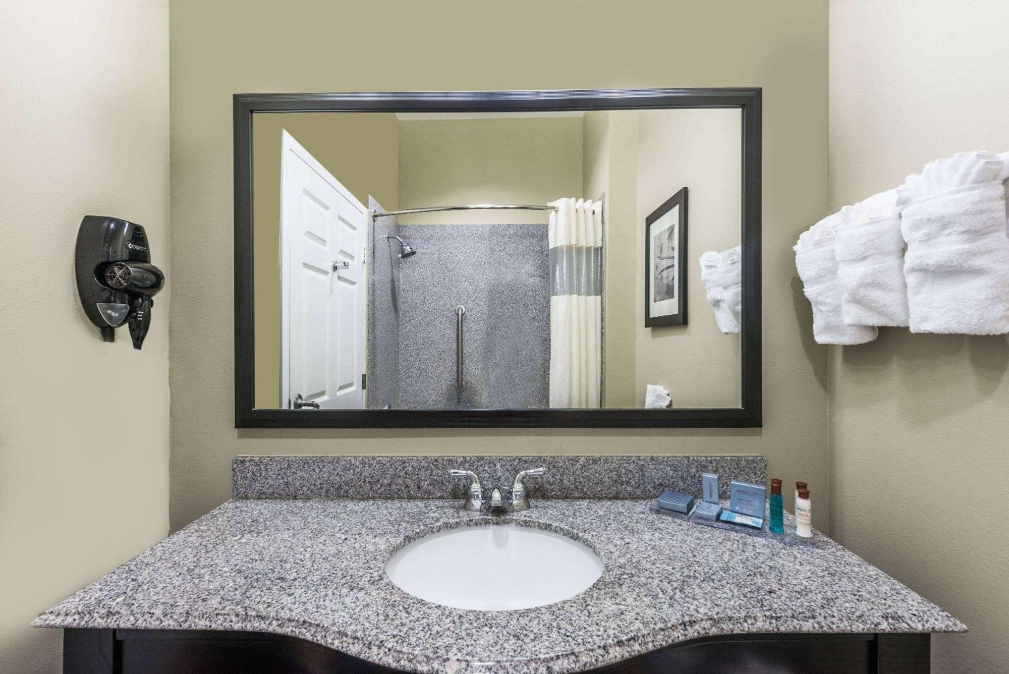Wingate By Wyndham Lake Charles Casino Area Екстериор снимка